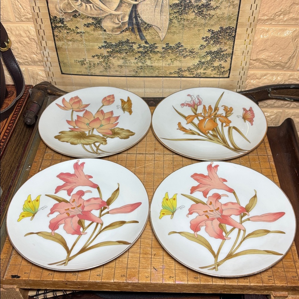 Japan Set of 4 Butterfly Flowers Plates 6 7/16” D Mid Century EVC Gold Trim Edge
